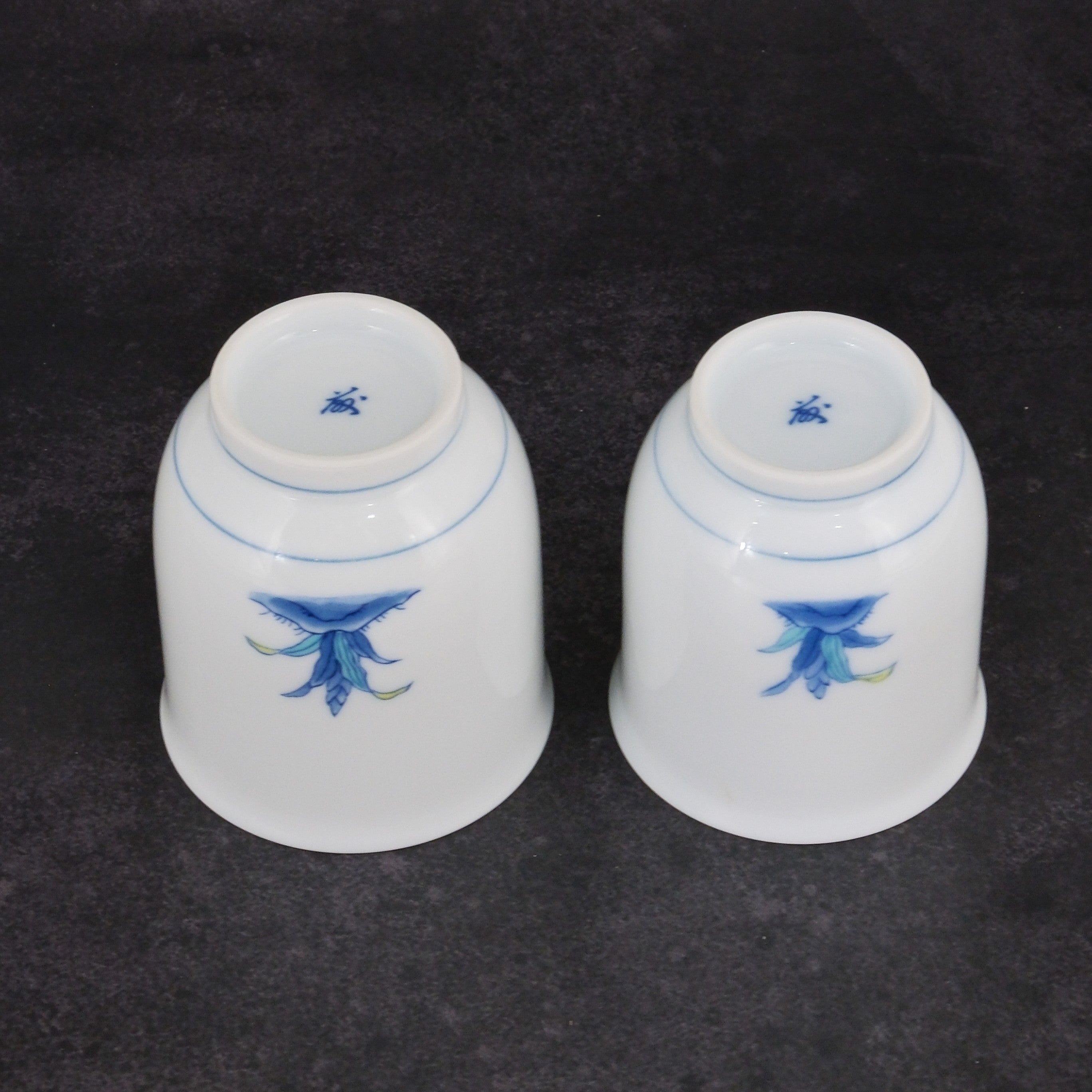 A Pair of Yunomi Teacups by the 7th Generation Ogasawara Tōuemon(1943–) (Nabeshima Ware)