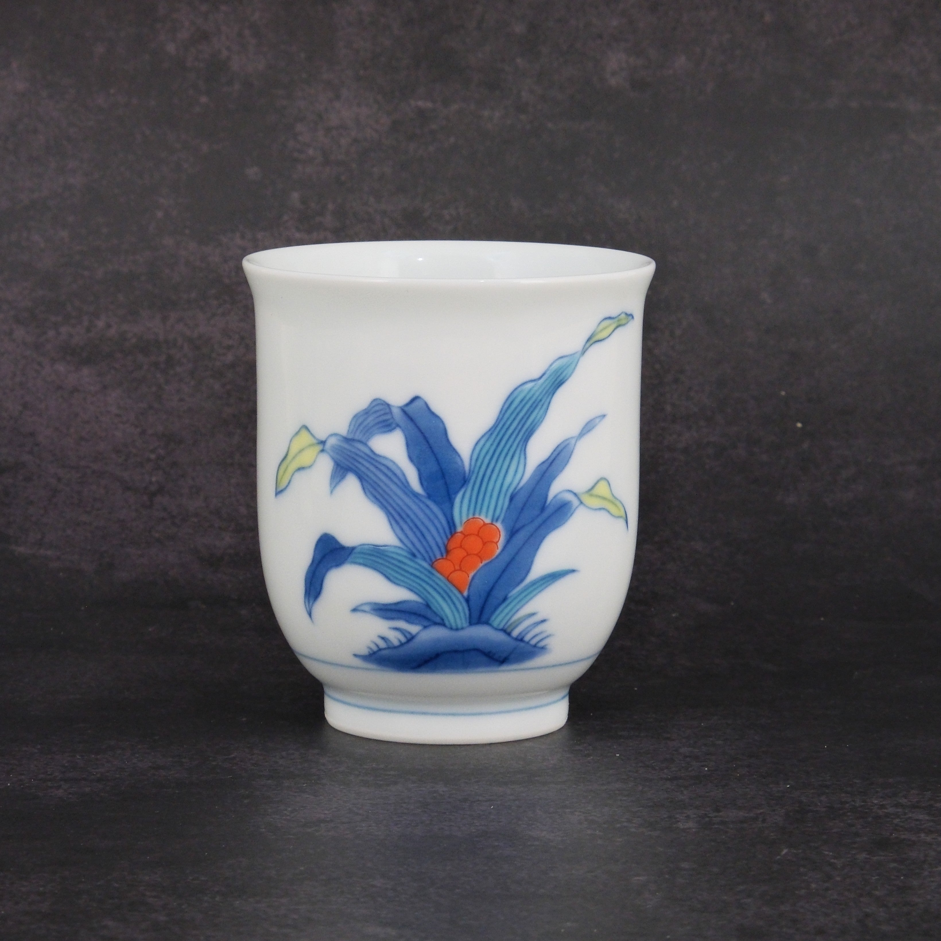 A Pair of Yunomi Teacups by the 7th Generation Ogasawara Tōuemon(1943–) (Nabeshima Ware)