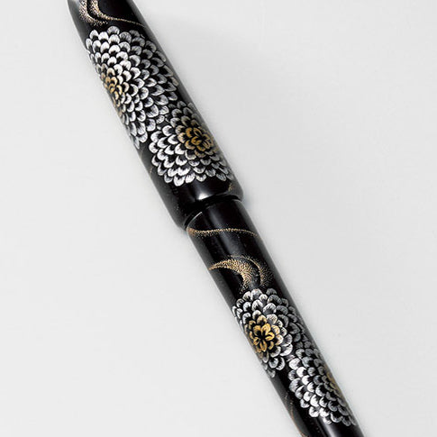 Chinkin Lacquer Fountain Pen –Kikusui (Chrysanthemum and Water Motif)