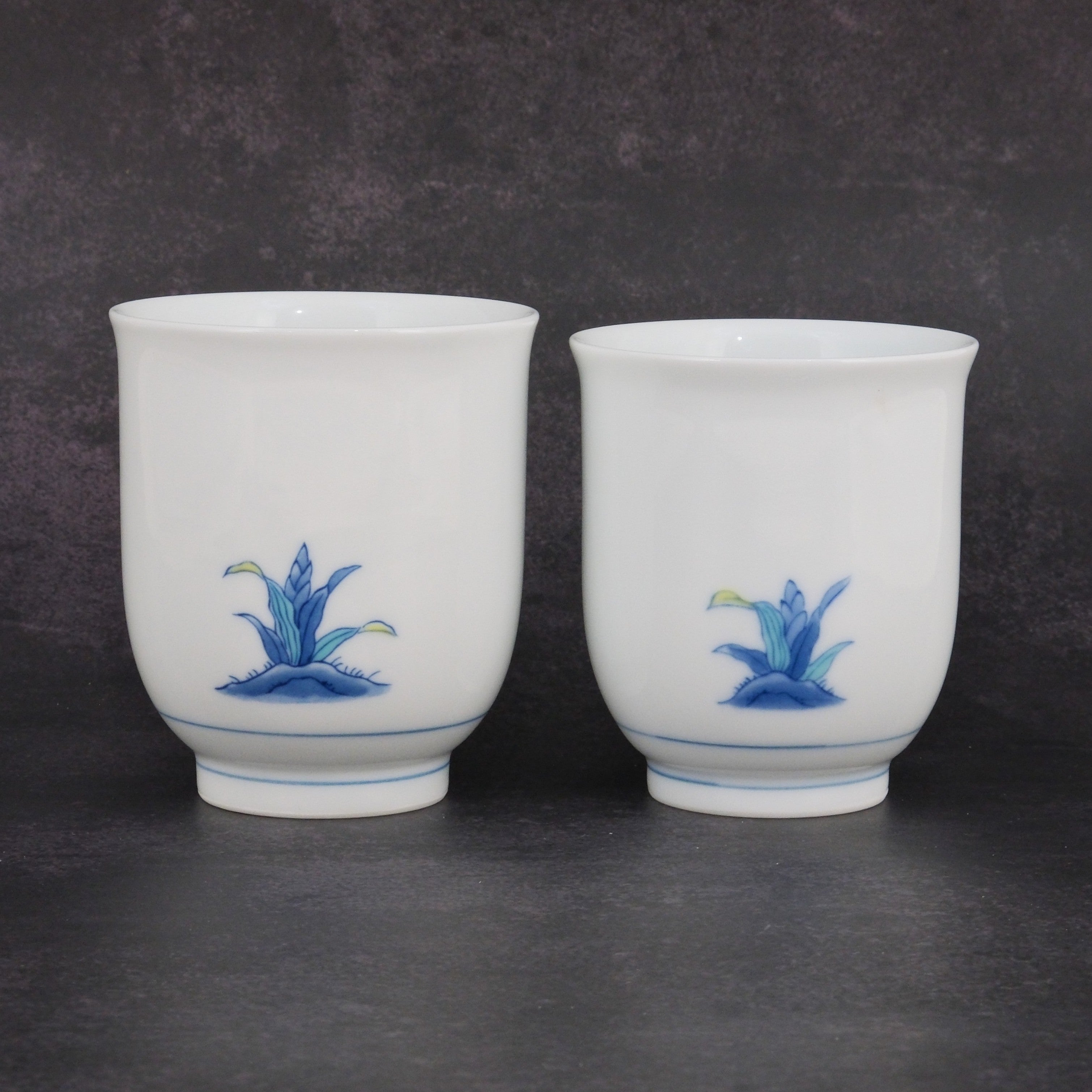 A Pair of Yunomi Teacups by the 7th Generation Ogasawara Tōuemon（1943–） (Nabeshima Ware)