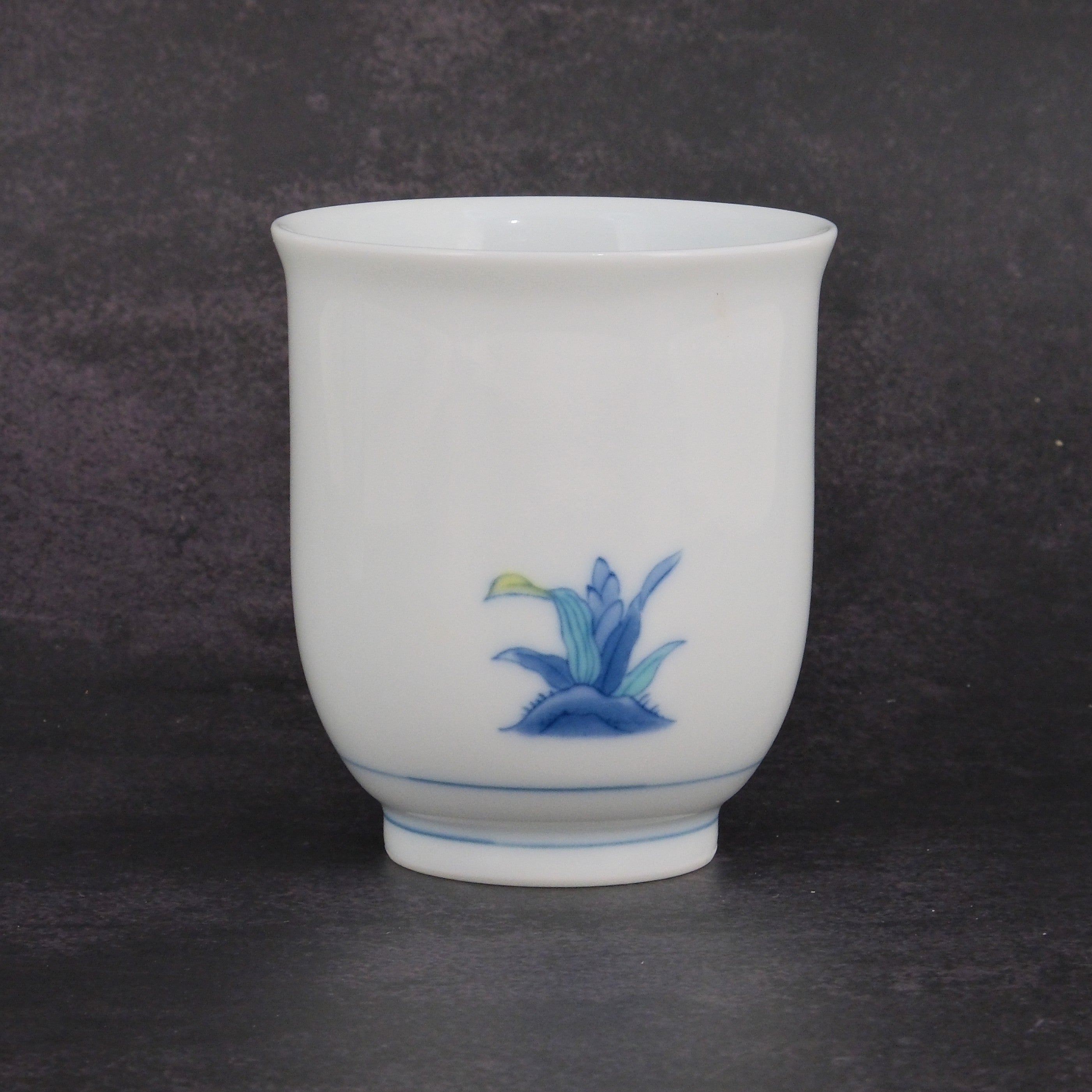 A Pair of Yunomi Teacups by the 7th Generation Ogasawara Tōuemon（1943–） (Nabeshima Ware)