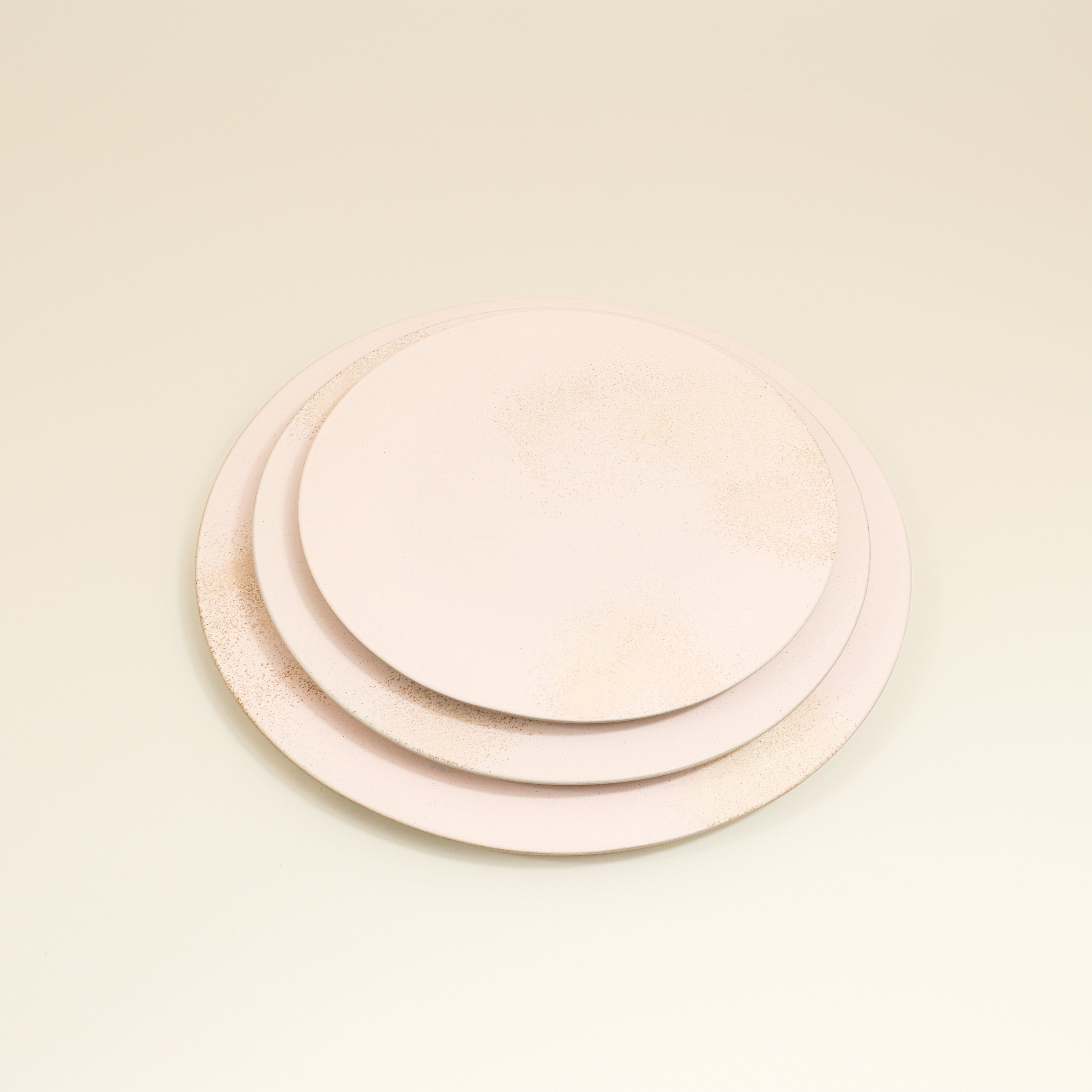 ”ban” Round Plate Set – 3 Sizes (Dusty Rose)
