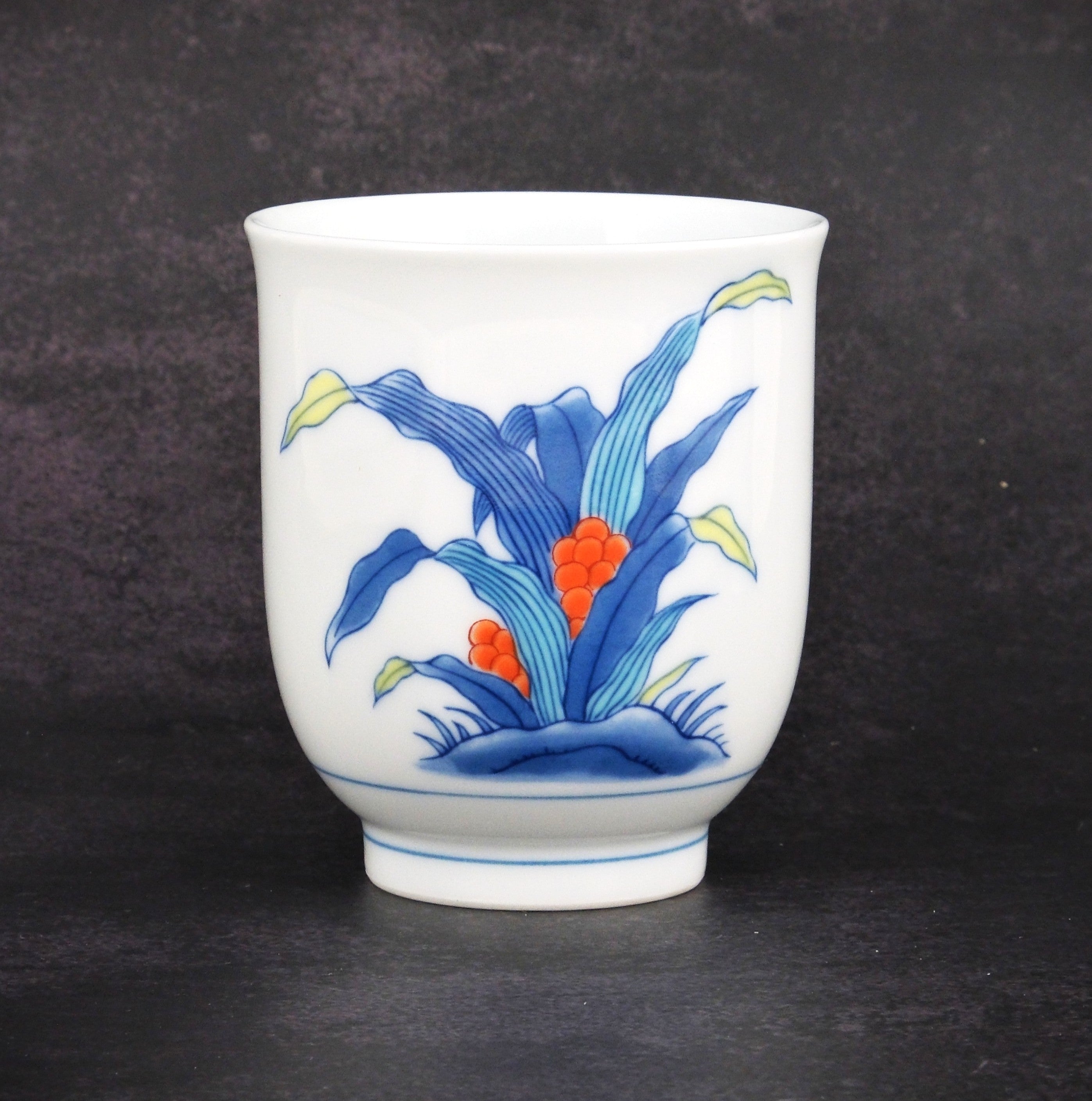 A Pair of Yunomi Teacups by the 7th Generation Ogasawara Tōuemon（1943–） (Nabeshima Ware)