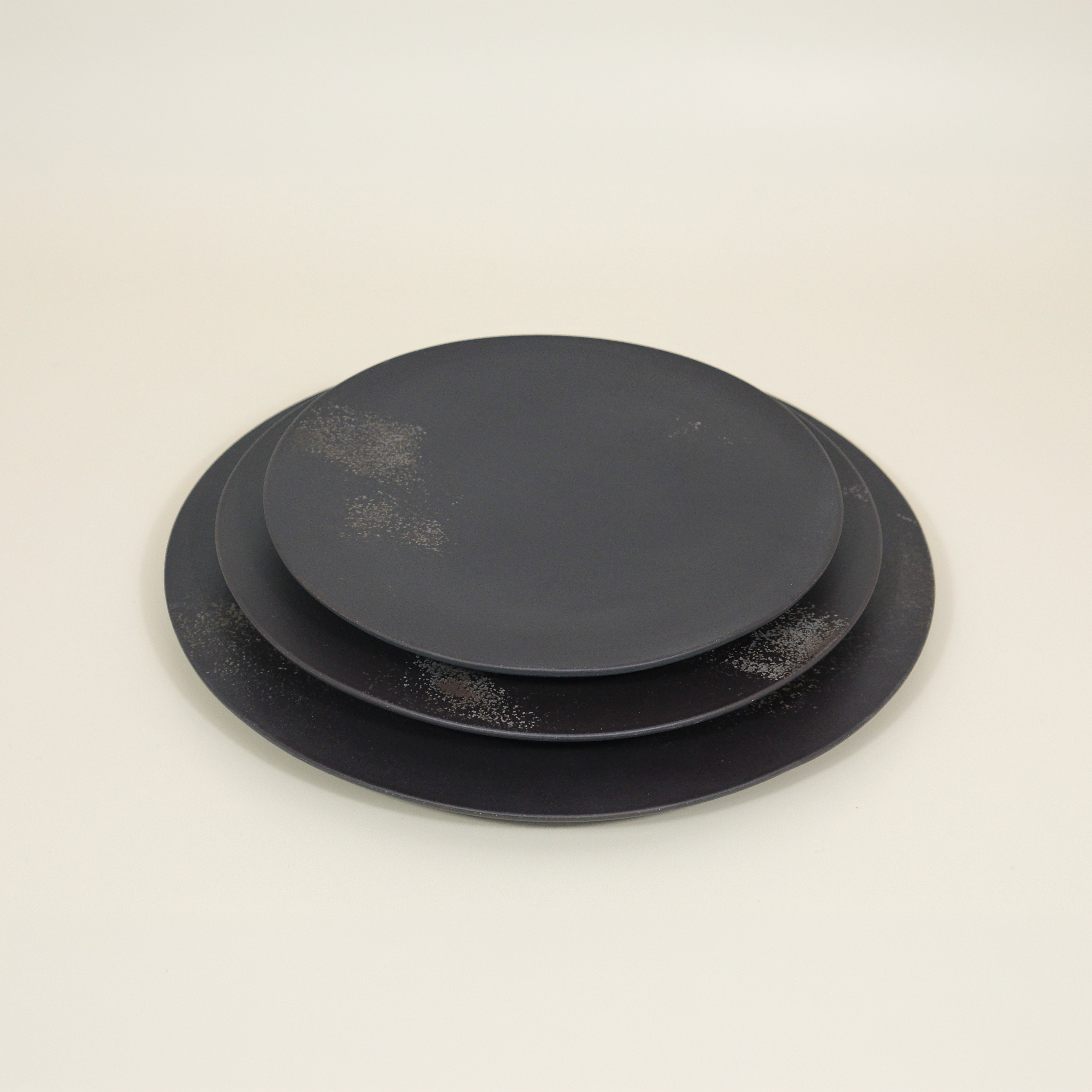 ”ban” Round Plate Set – 3 Sizes(black)