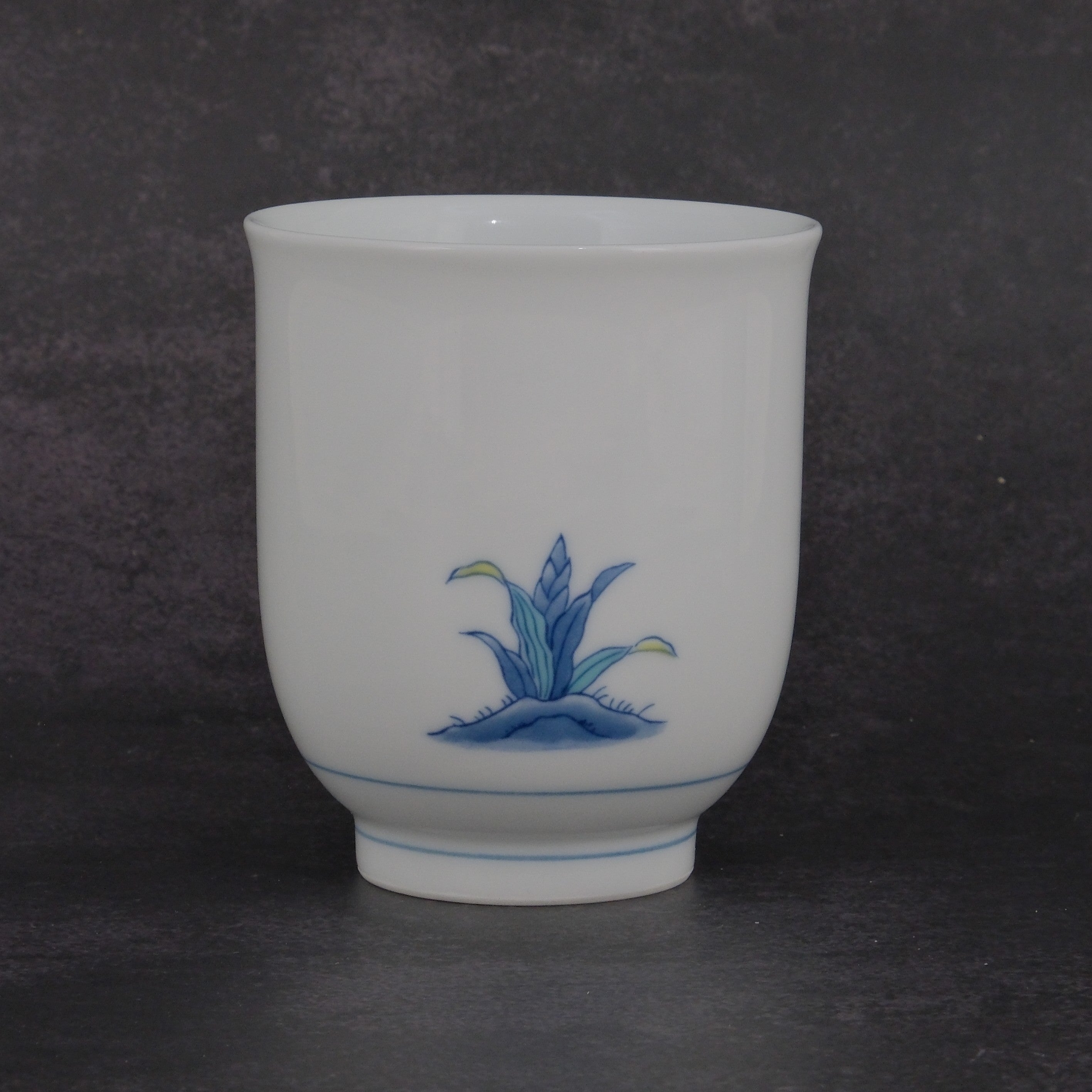 A Pair of Yunomi Teacups by the 7th Generation Ogasawara Tōuemon（1943–） (Nabeshima Ware)